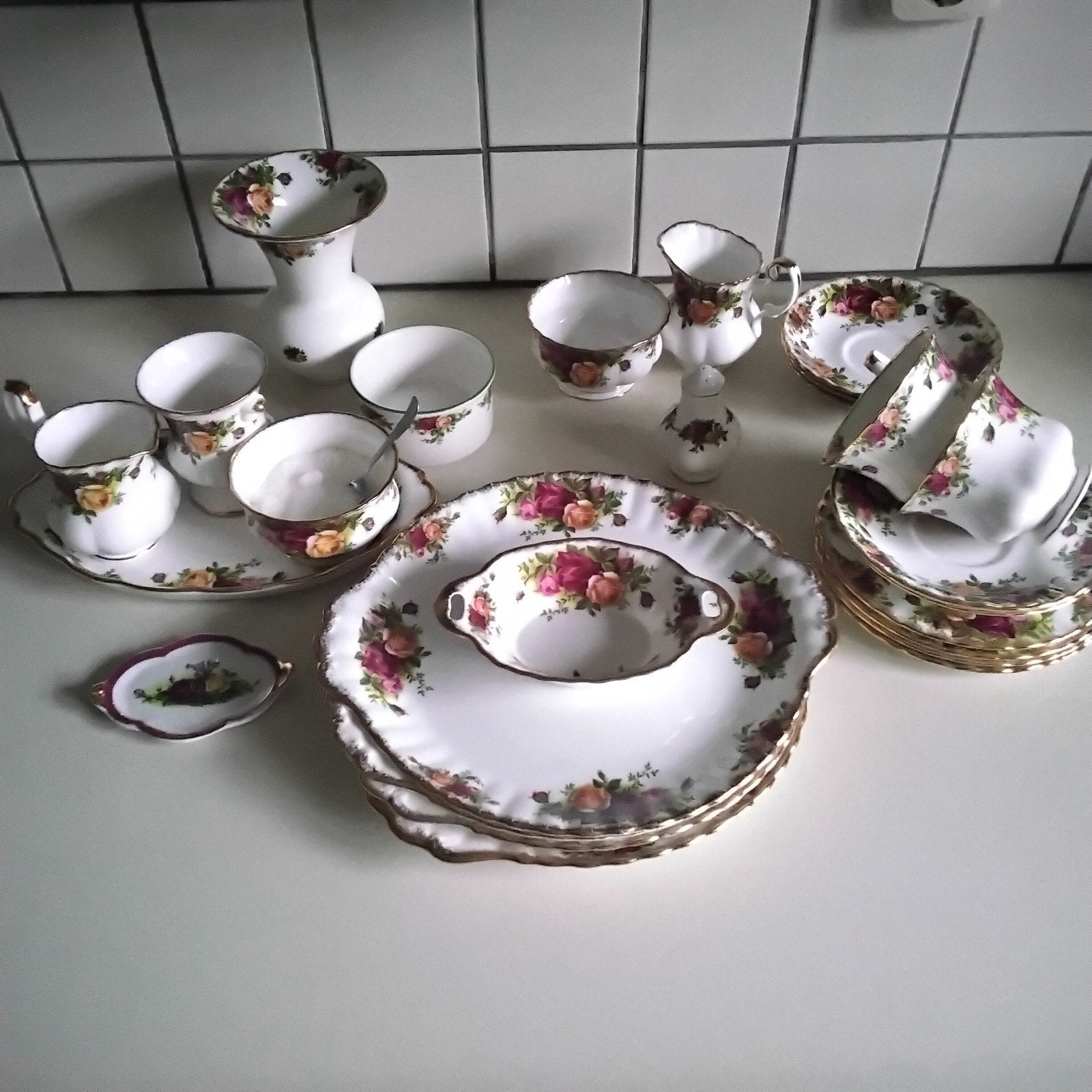 royal albert old country roses  items, Huis en Inrichting, Ophalen of Verzenden, Zo goed als nieuw, Overige stijlen, Kop(pen) en/of Schotel(s)