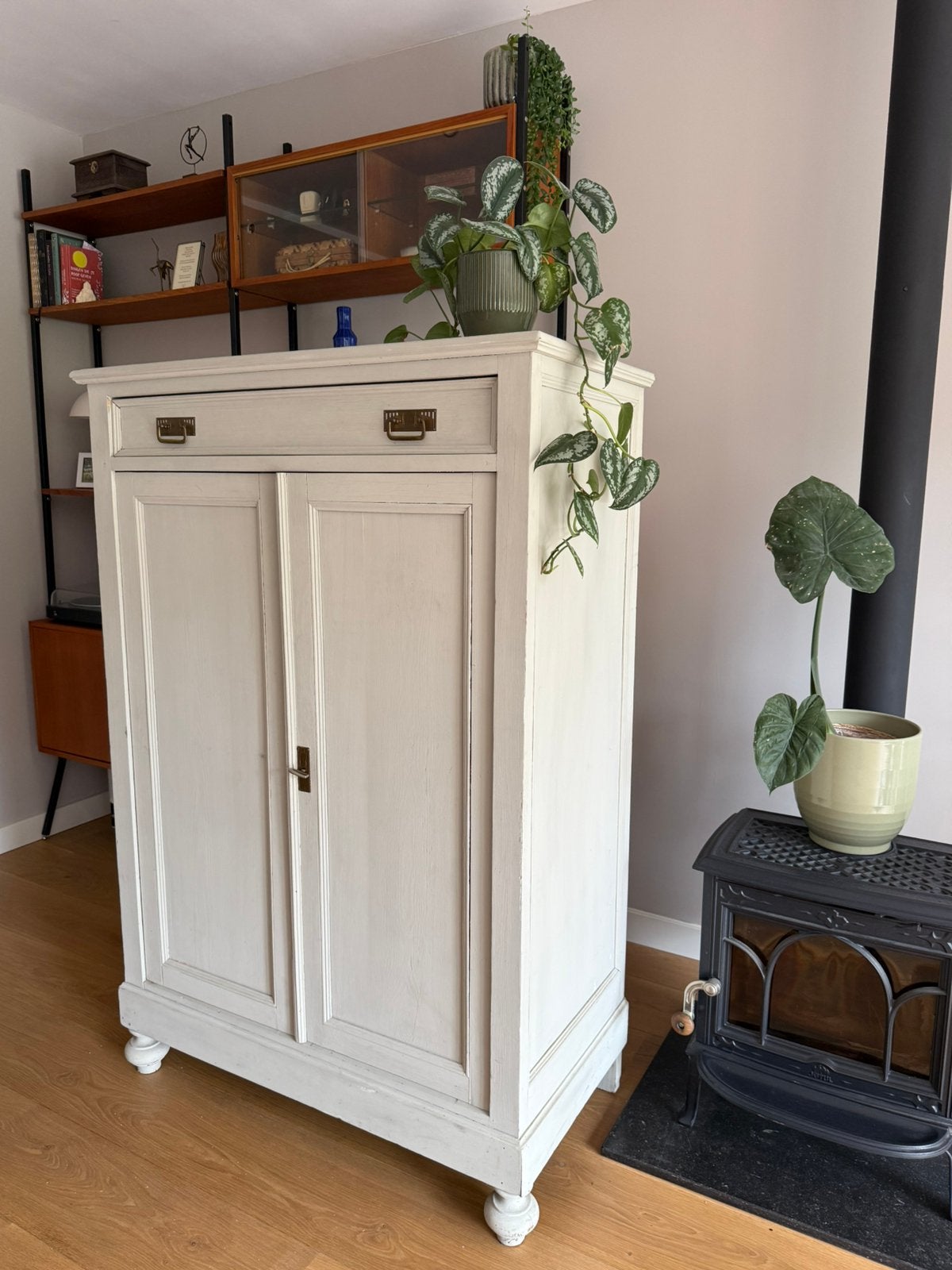 Mooie houten Meidenkast / Linnenkast - grijs, Antiek en Kunst, Ophalen