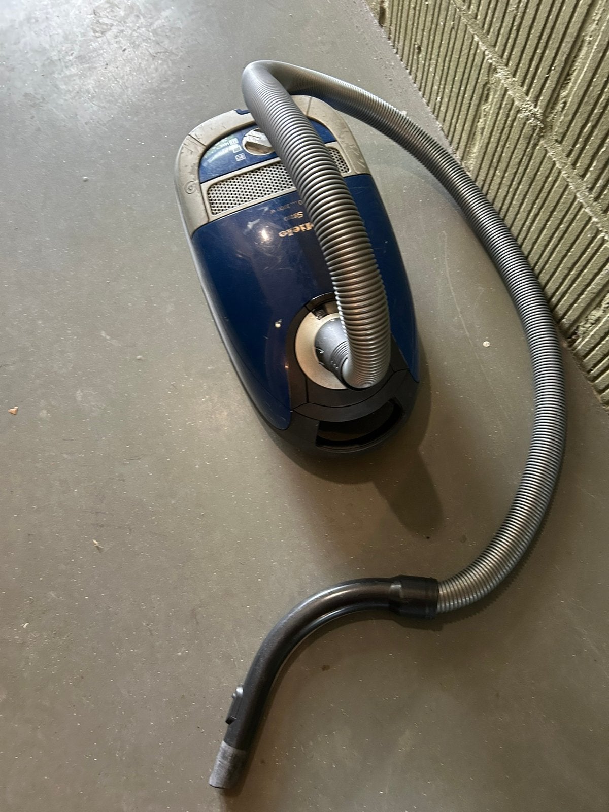 Kapot  Miele S 5220 doet niet voor onderdelen zonder stang, Ophalen of Verzenden, Zo goed als nieuw