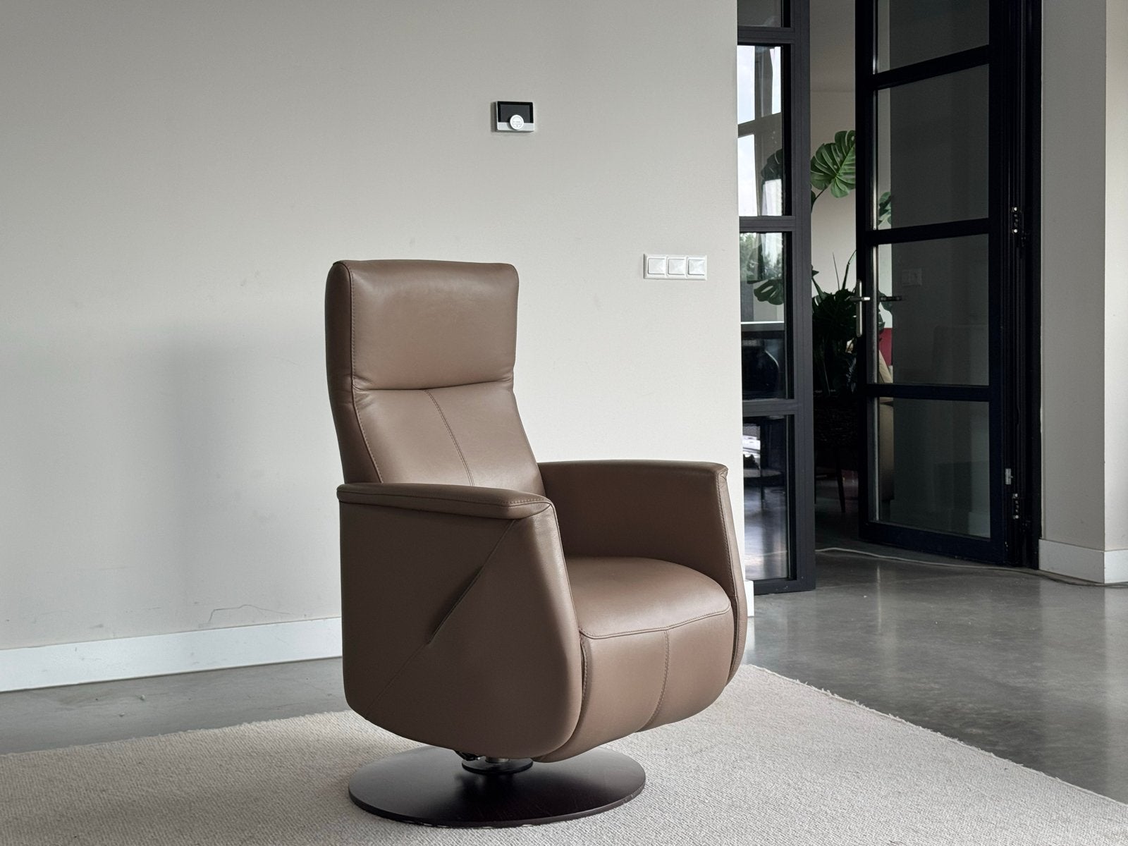 Prominent 'Monza' Sta-op Fauteuil | Maat S   Leer. Taupe, Huis en Inrichting, Stoelen, Overige kleuren, Leer, Ophalen of Verzenden