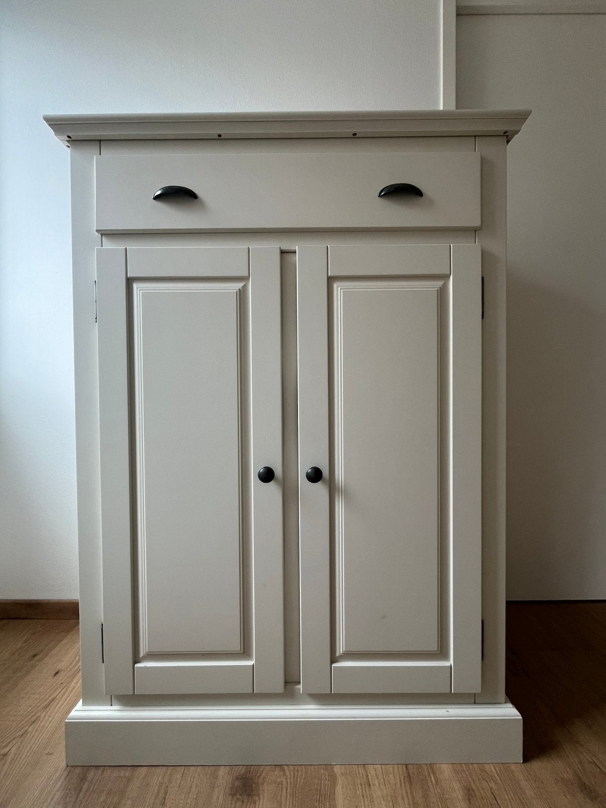 Leuk wit kastje, Ophalen, Gebruikt, Met deur(en), 100 tot 150 cm