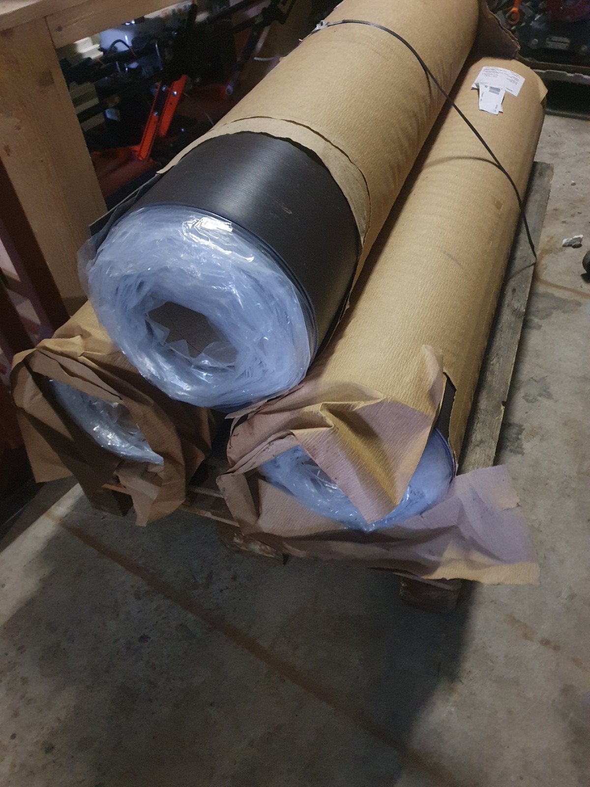 Rubber kunststof vloerbedekking met bruine houtstructuur, Huis en Inrichting, Ophalen of Verzenden, Nvt, Nvt, Nvt