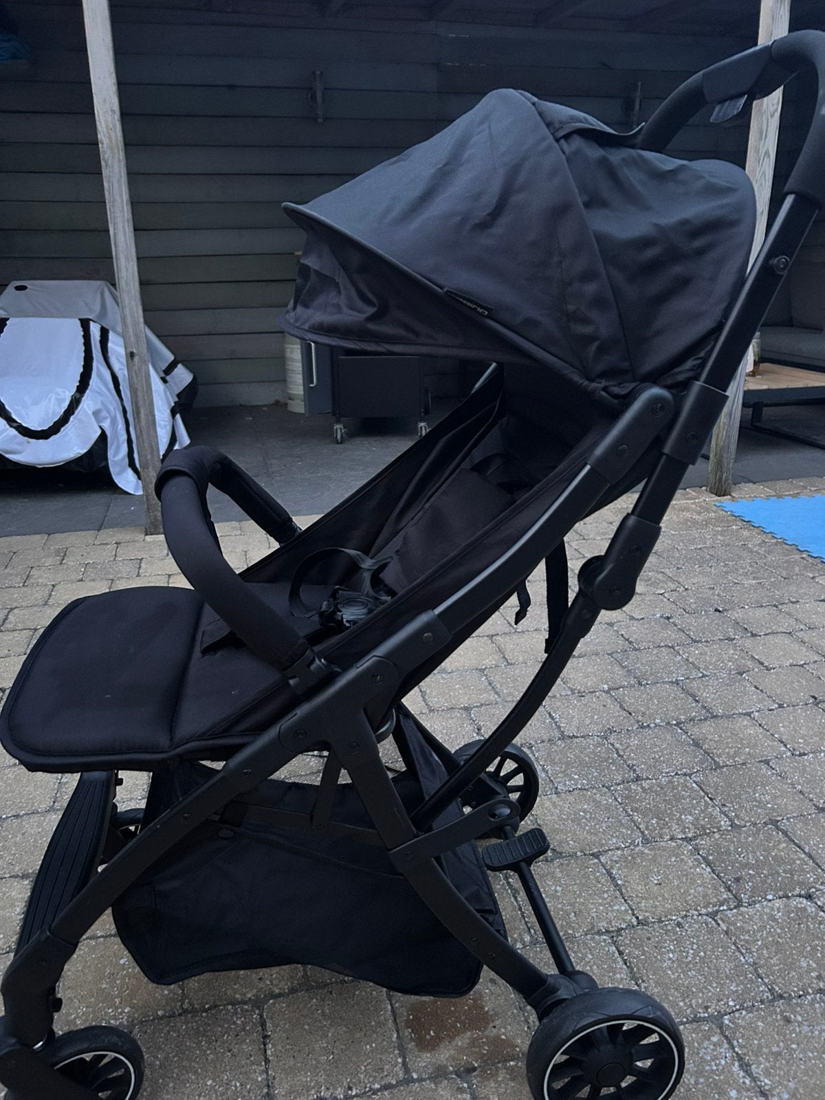 Compacte (zwarte) kinderwagen te koop, Ophalen, Gebruikt