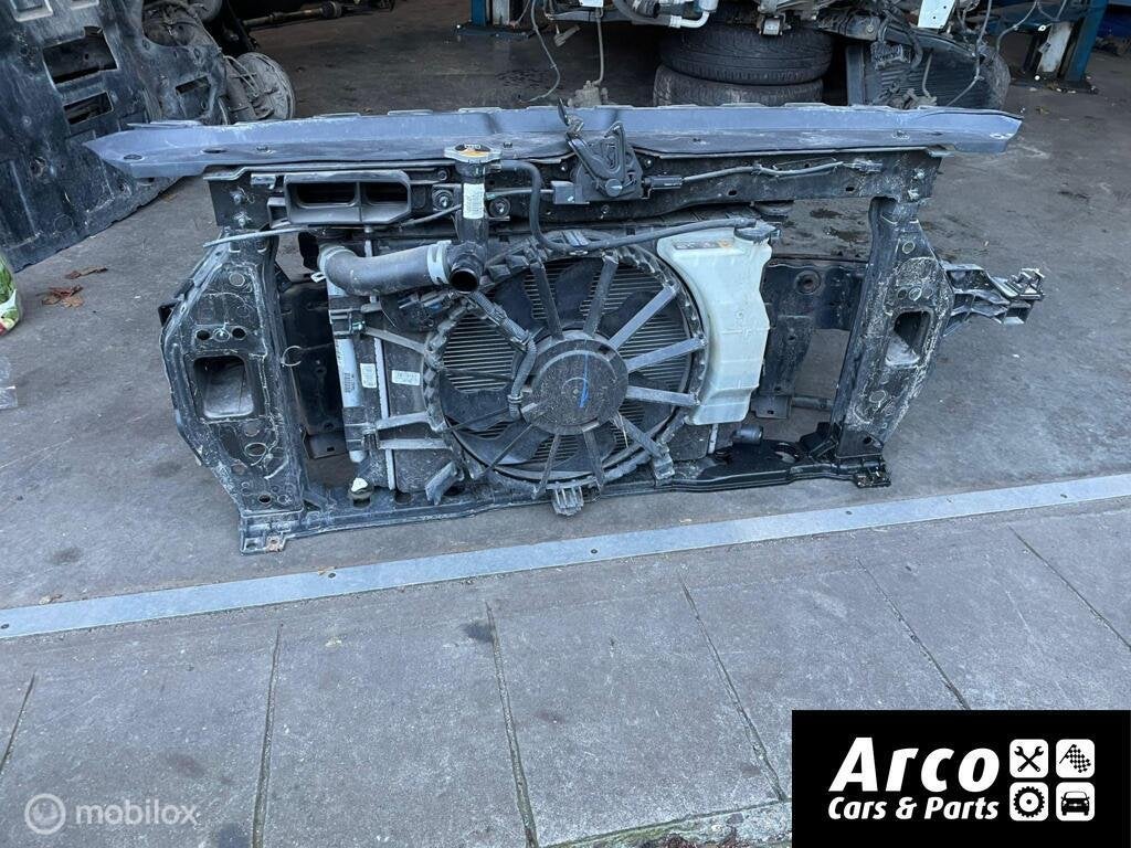 Hyundai i20 1.2 2018 Voorfront Koplampsteun opnieuw schroeve, Gebruikt, Ophalen of Verzenden, Hyundai, Hyundai