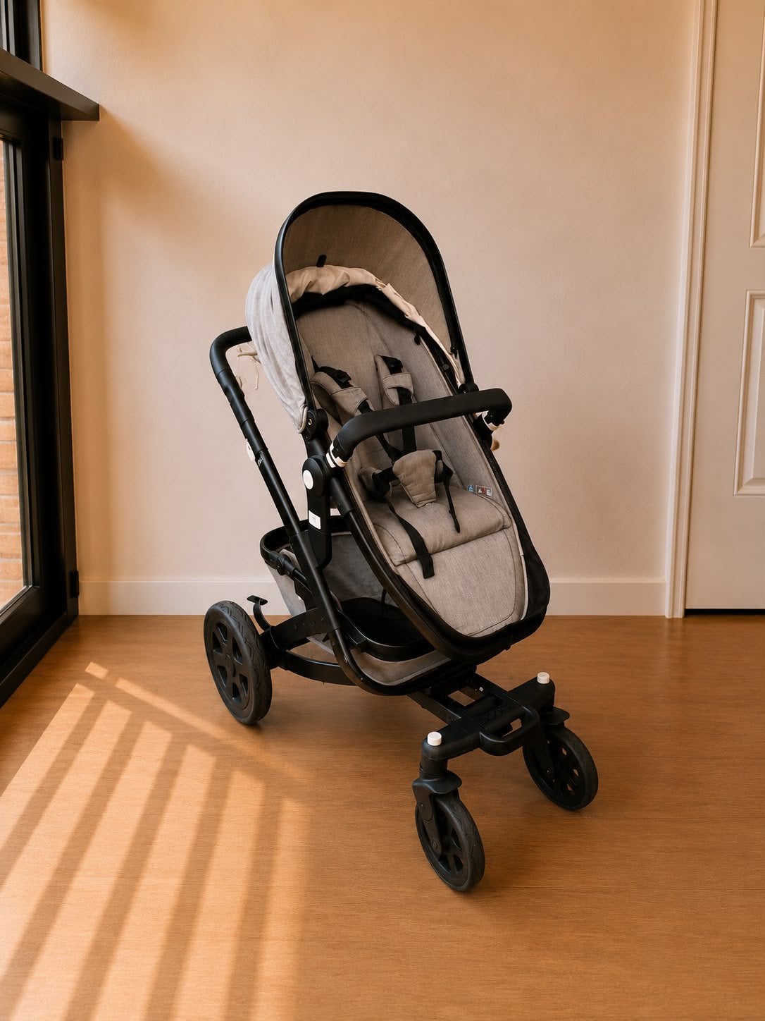 Zwart/Grijze Joolz Geo 2 Combi Kinderwagen, Kinderen en Baby's, Kinderwagens en Combinaties, Zo goed als nieuw, Combiwagen, Verstelbare duwstang