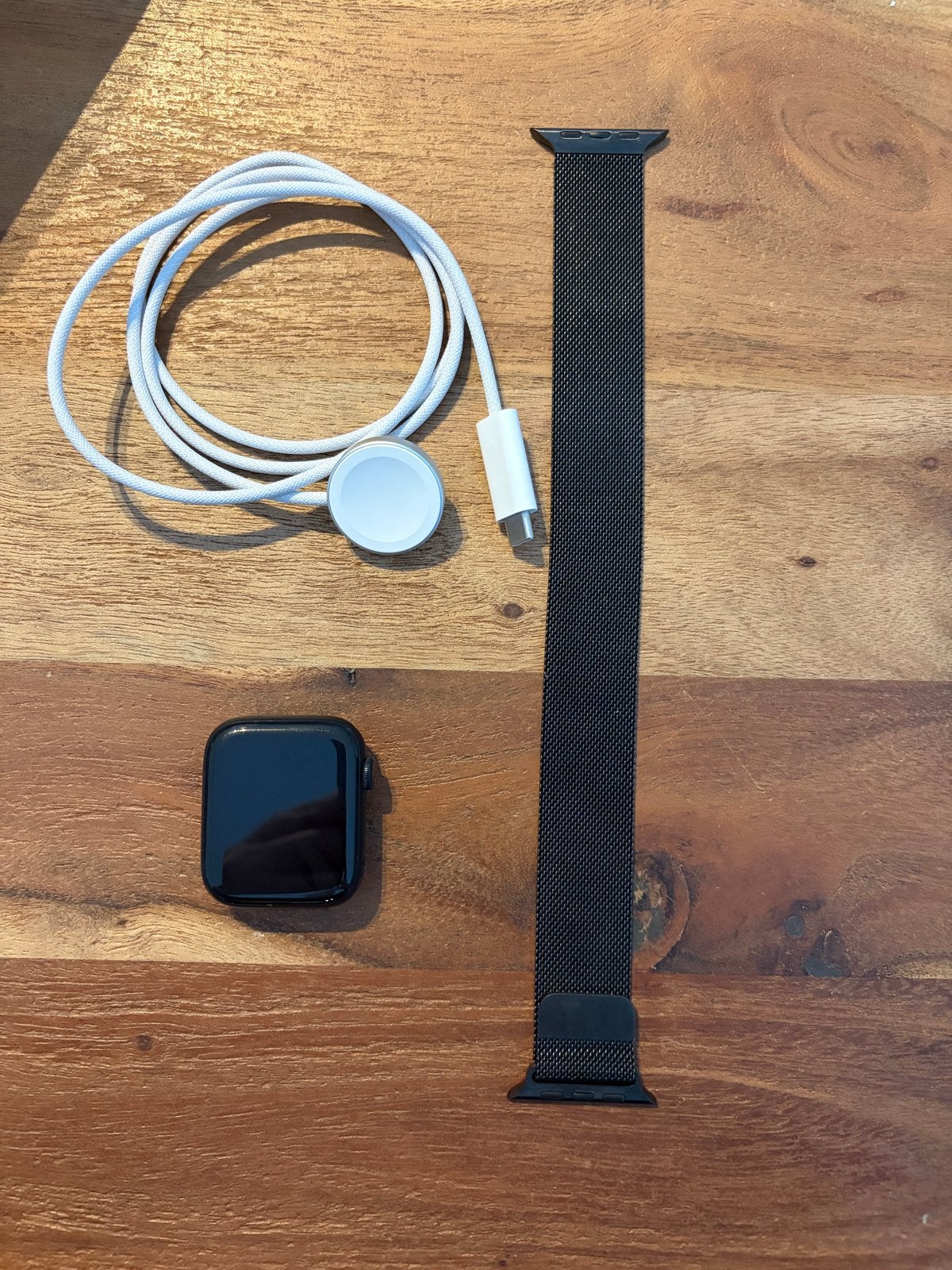 Apple Watch SE 3 44m met Milanese Loop bandje