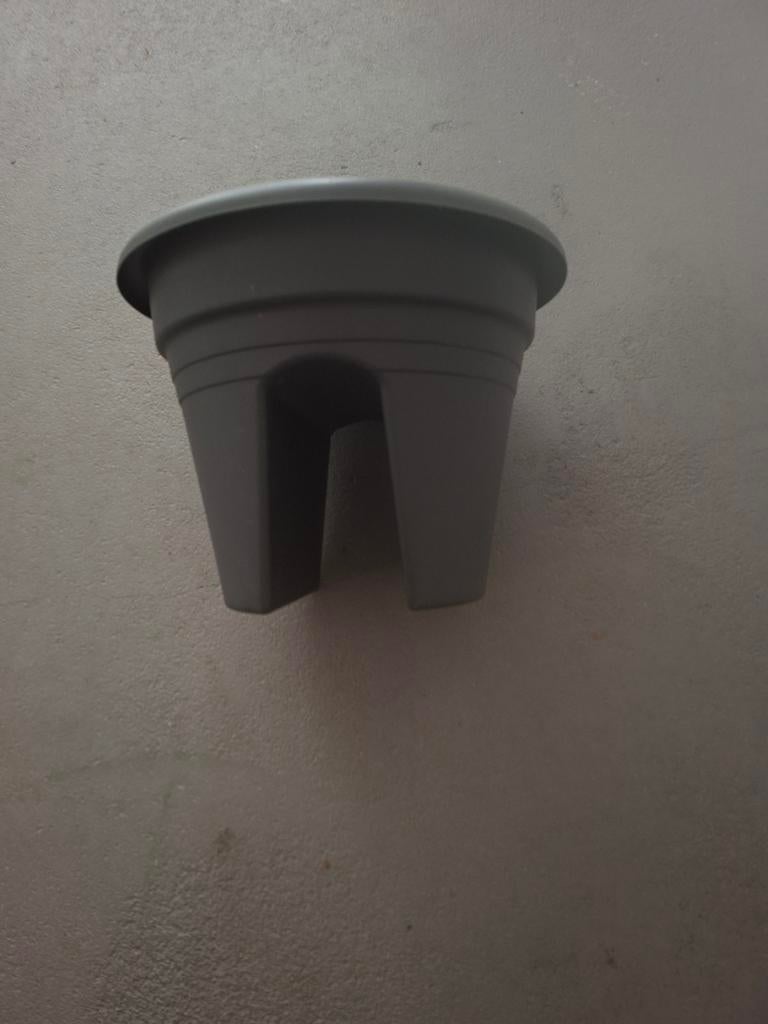 12 donkergrijze balkon bloempotten, zo goed als nieuw, Ophalen, Kunststof, Minder dan 30 cm, Balkon