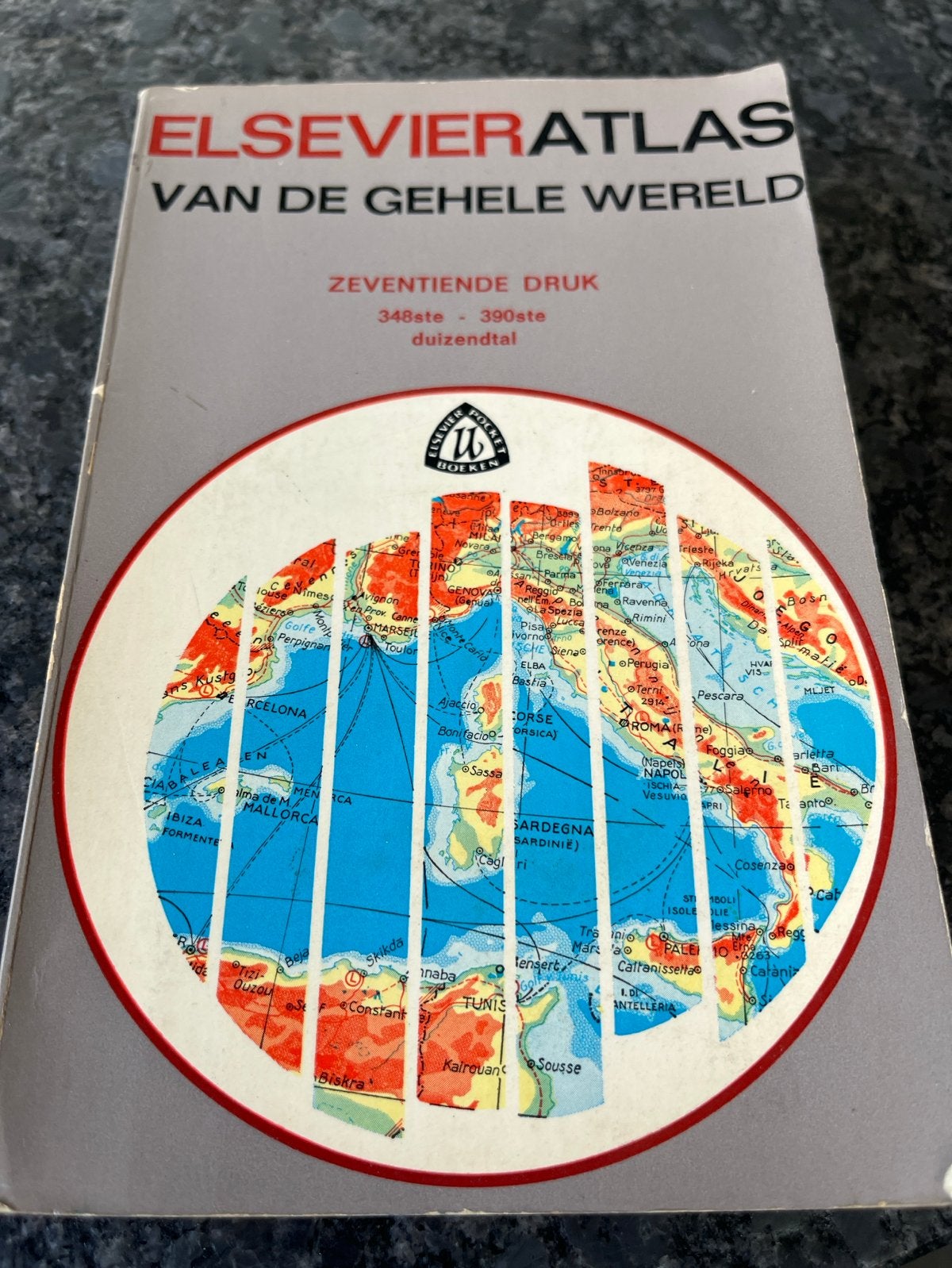 Elsevier Atlas van de Gehele Wereld - Zeventiende Druk, Boeken, Gelezen, Overige atlassen, Ophalen of Verzenden, 1800 tot 2000