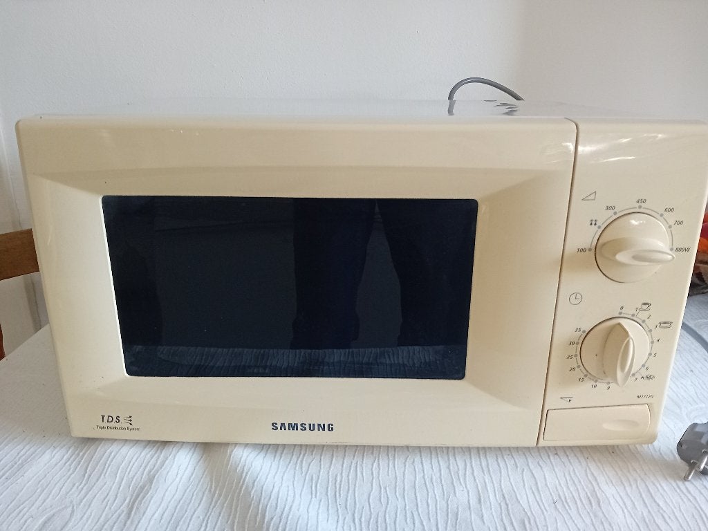 Samsung M1712N - Magnetron wit, vrijstaand, draaiplateau., Ophalen, Gebruikt, Magnetron, Draaiplateau