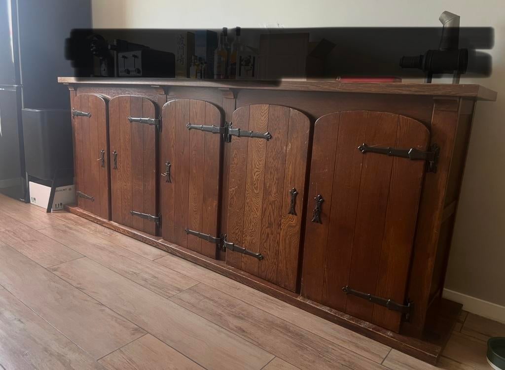 Grote houten kast met zwarte accenten, Ophalen