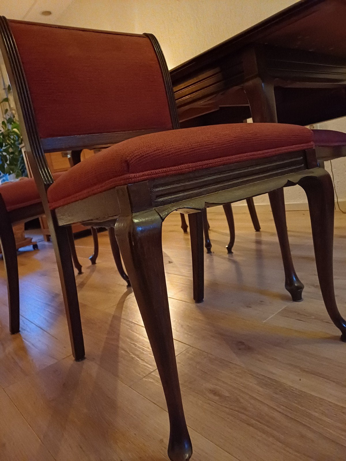 Foto 8 van Uitschuifbare eettafel met 4 stoelen