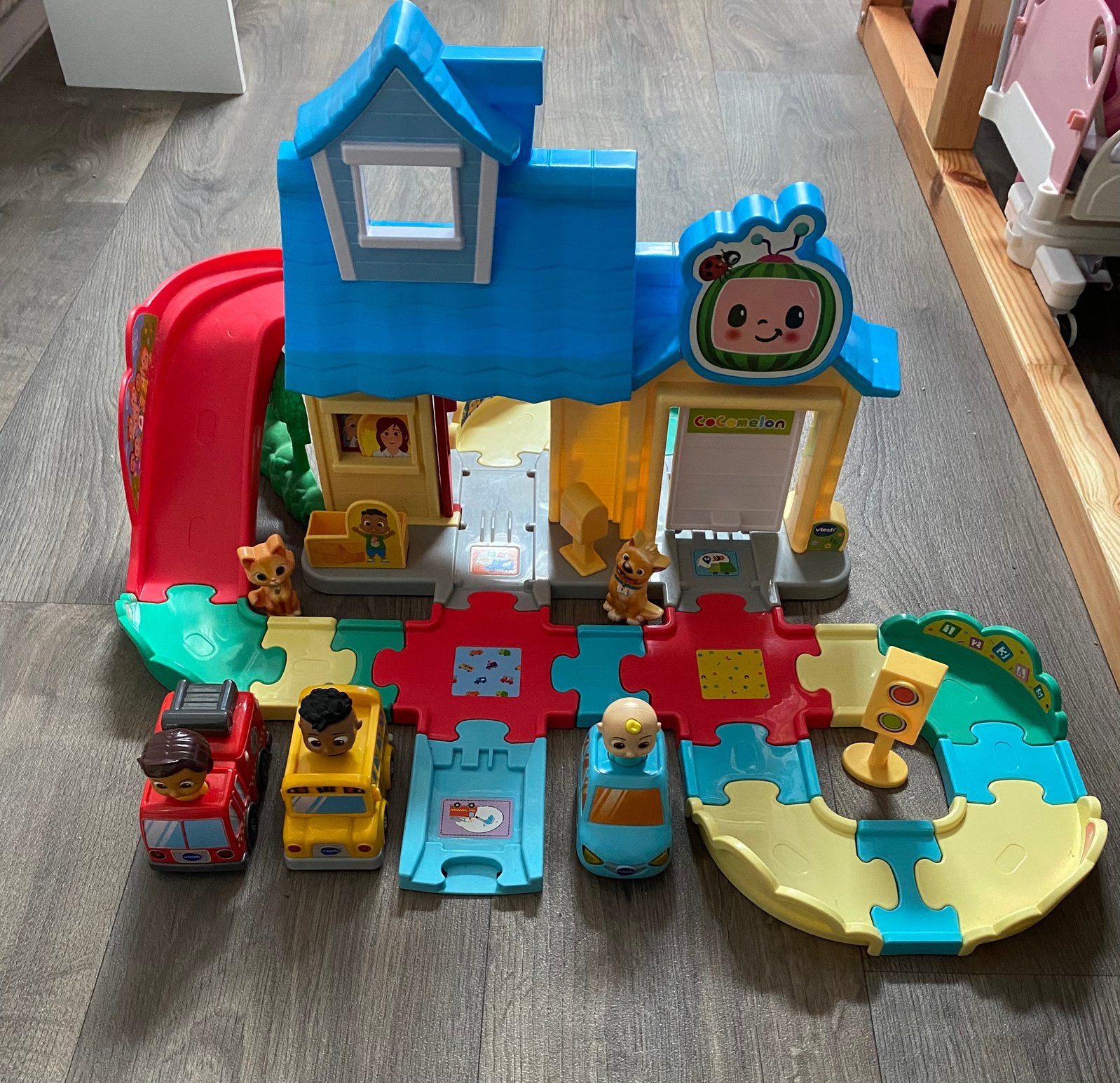 Vtech toet toet auto’s cocomelon familiehuis speelset., Kinderen en Baby's, Ophalen, Zo goed als nieuw, 2 tot 4 jaar
