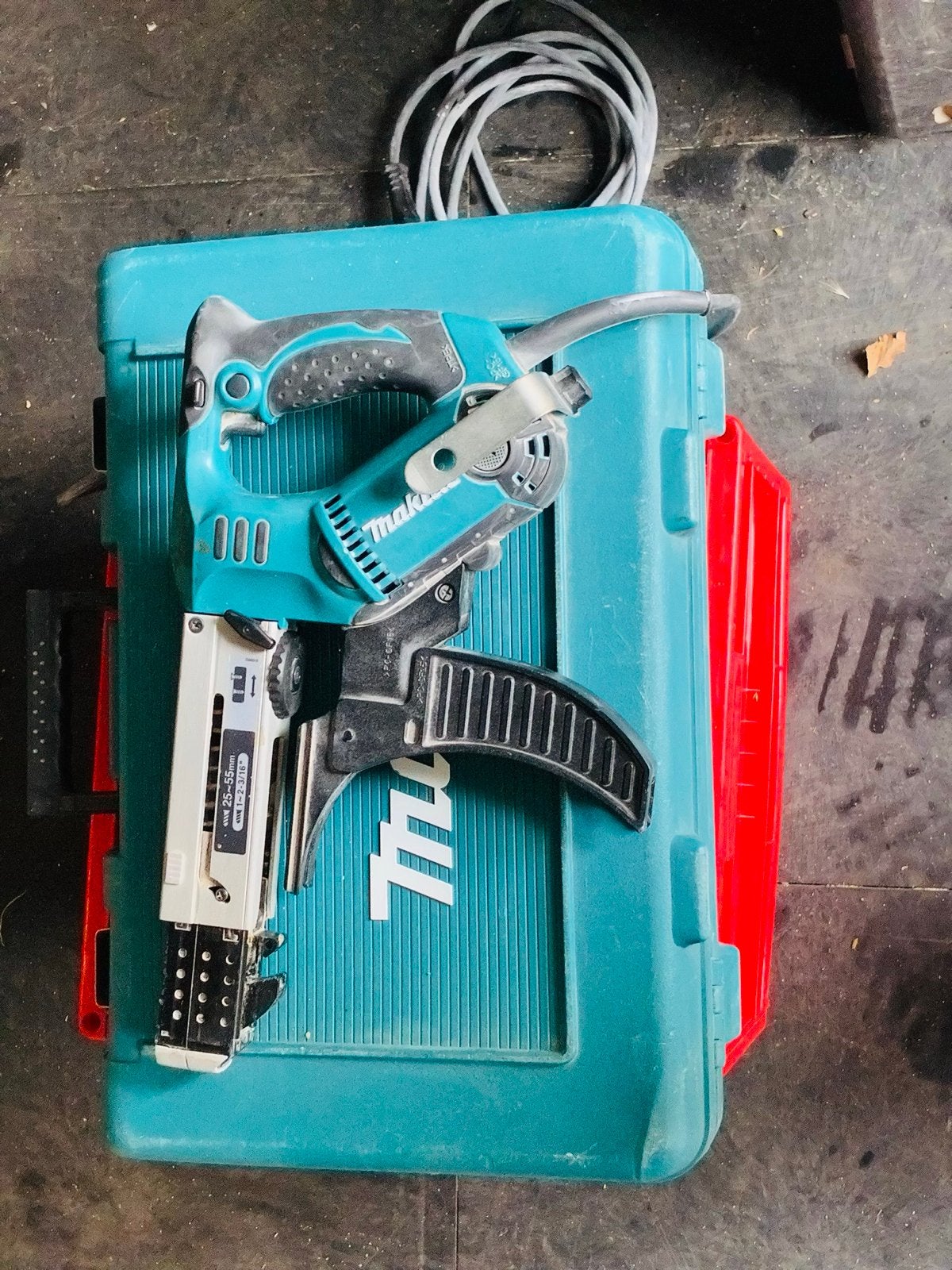 Makita schroefmachine 6842 met magazijn, Ophalen of Verzenden, Gebruikt