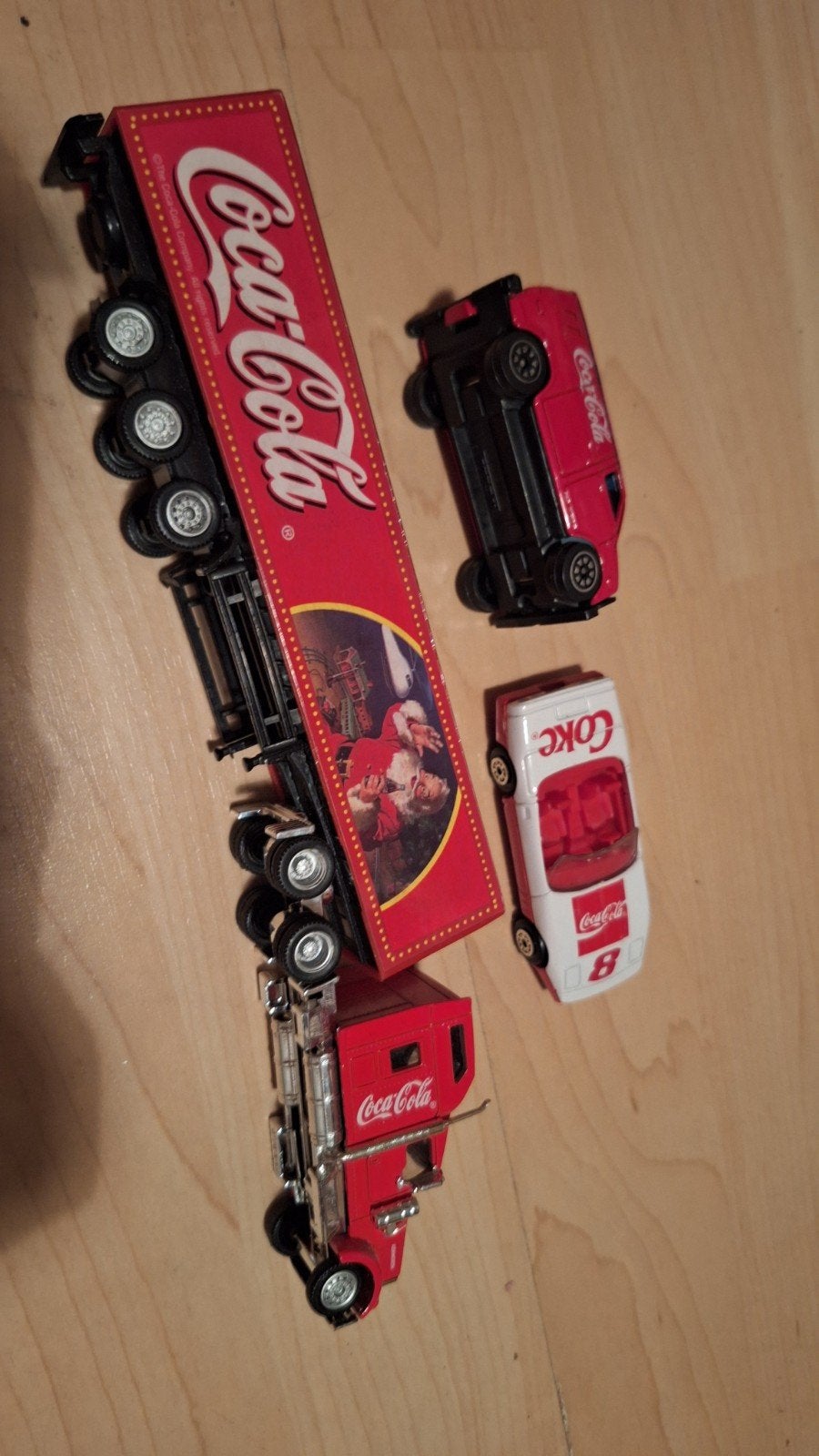 Coca-Cola: vrachtwagen en auto's, Ophalen