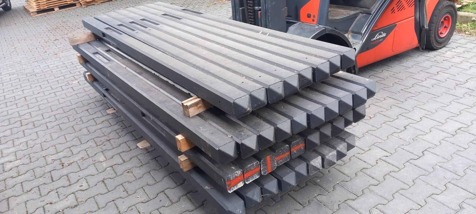 Nieuwe antraciet beton hoekpalen, Ophalen, Nieuw, IJzer