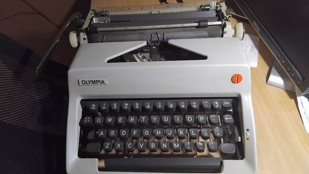 typmachine Olympia (bj 1972), Antiek en Kunst, Ophalen