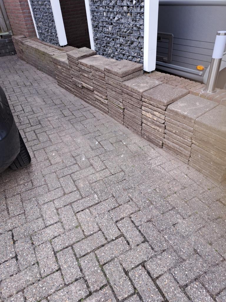 Gratis ophalen. nog paar dagen dan gaat alles weg, Ophalen, Gebruikt, Beton, Klinkers