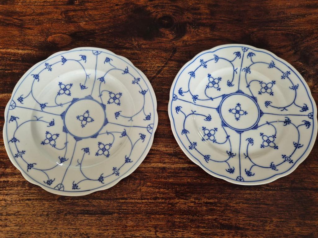 2 Antieke porseleinen borden: Blauw Saks en Meissen Zwiebelm, Ophalen of Verzenden