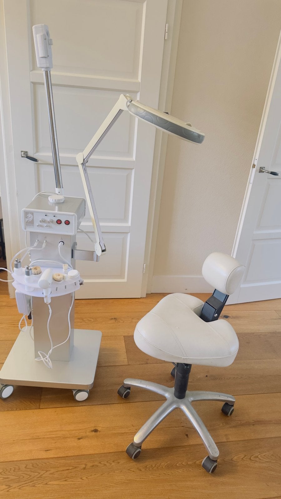 Schoonheid apparaten inc kruk en behandeltafel te koop, Ophalen, Gebruikt, Wit, Gehele gezicht