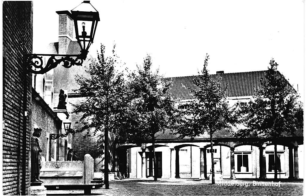 700777 Middelburg Z 1966 Binnenhof Nette kaart onbeschreven