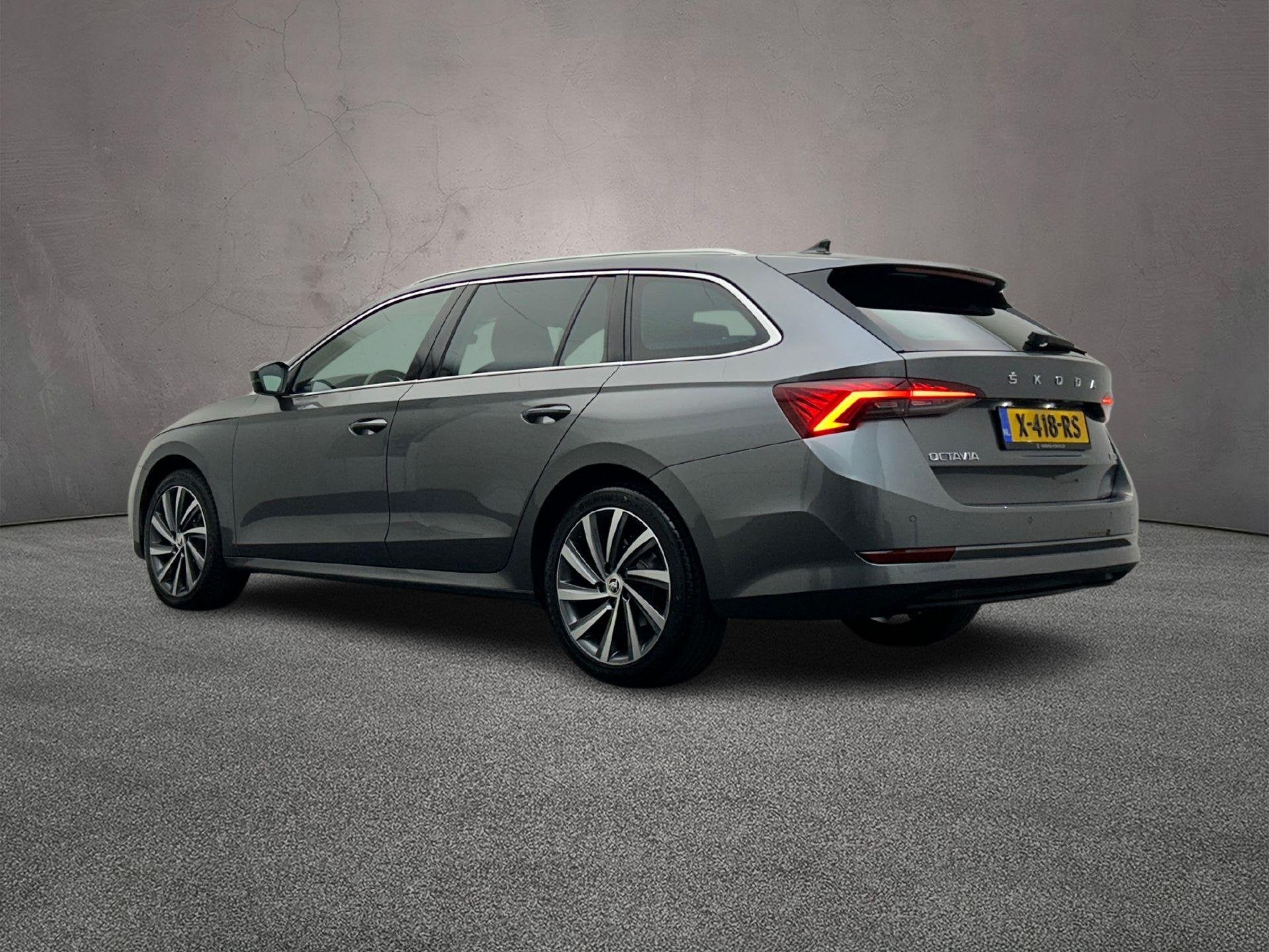 Skoda Octavia Combi Business Edition Plus 1.0 eTSI 110pk DSG, Auto's, Stof, Gebruikt, Automatische klimaatregeling, Origineel Nederlands