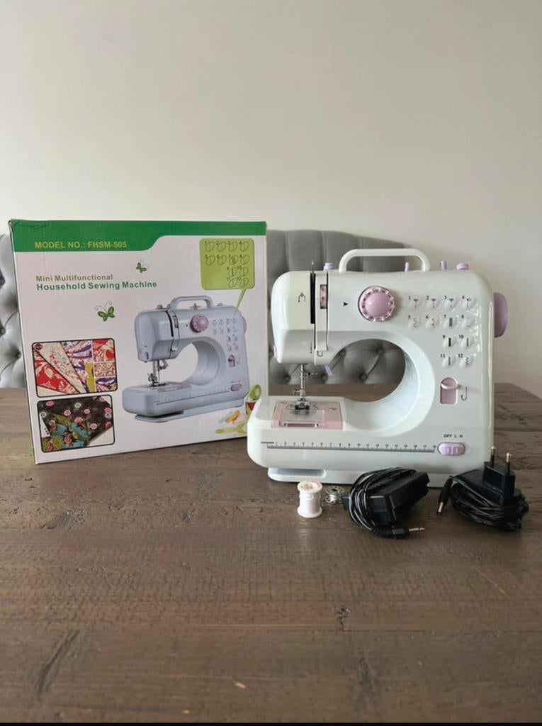 Solacis naaimachine roze met wit, Ophalen, Zo goed als nieuw, Naaimachine, Overige merken