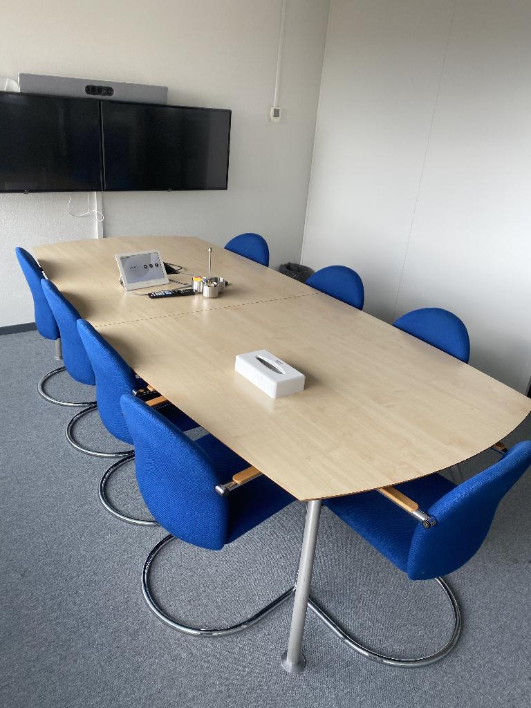 Vergadertafel met 4 stoelen, 100 tot 150 cm, 200 cm of meer, Zo goed als nieuw, Vijf personen of meer