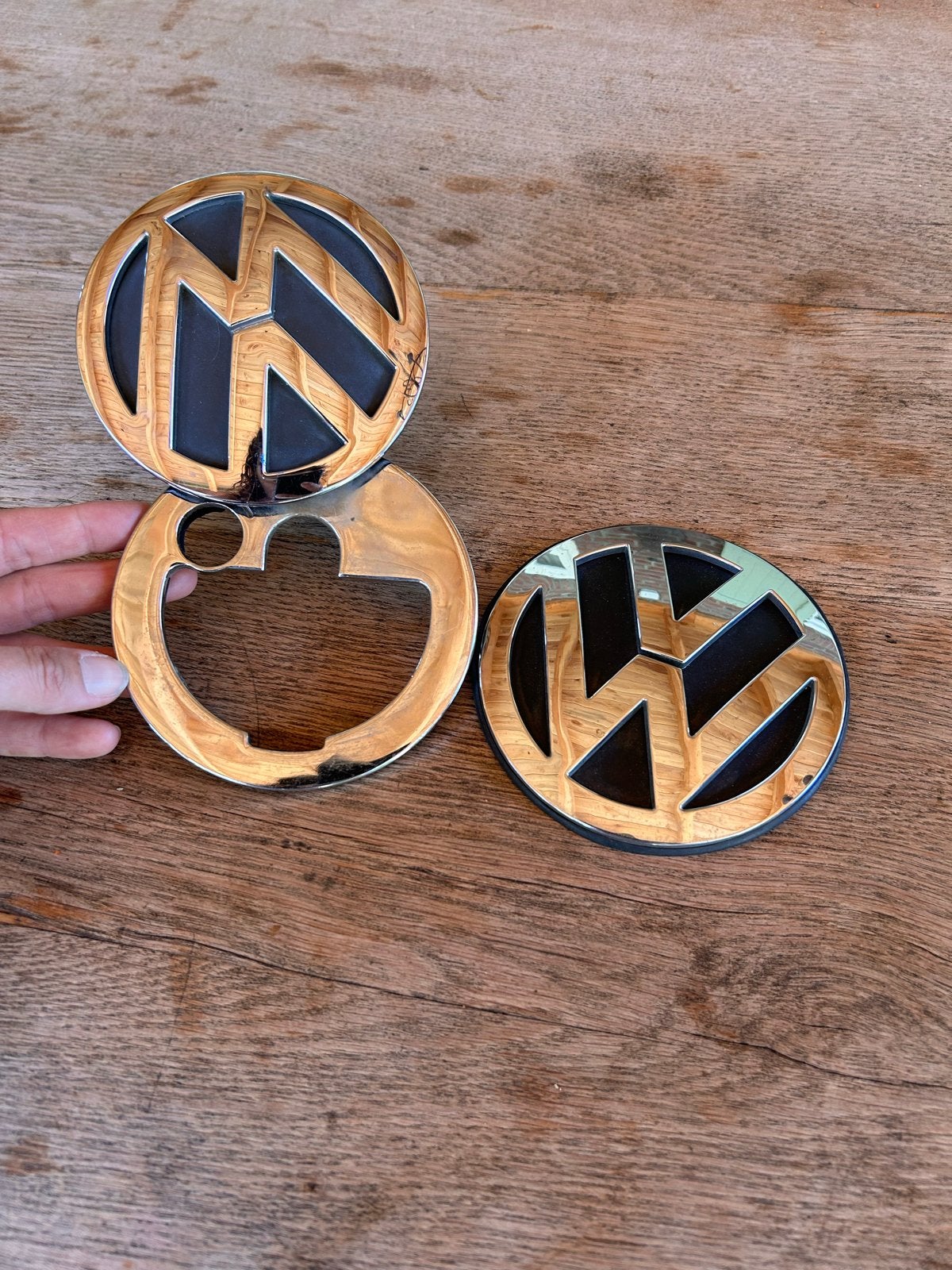 Volkswagen logo’s 1 voor motorkap en 1 achterklep, Gebruikt, Ophalen of Verzenden, Motorkap, Volkswagen