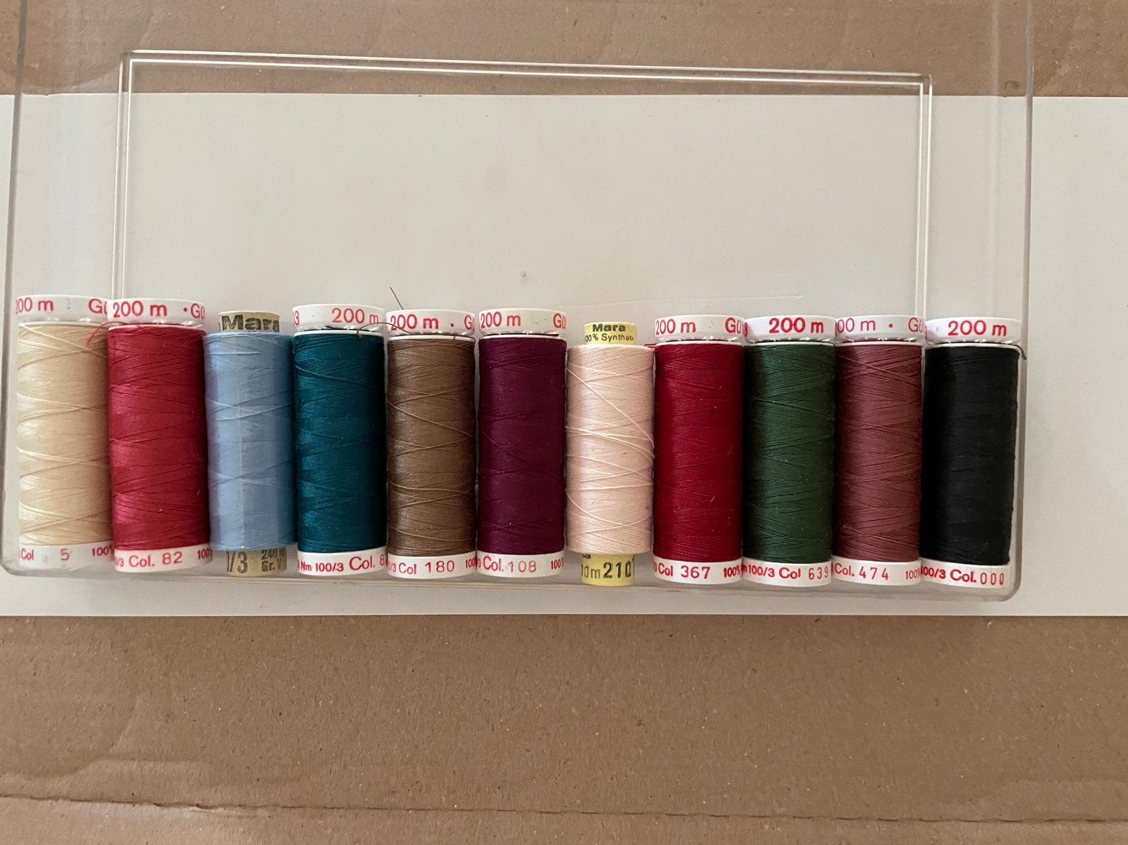 11 naaimaschine garen verschillende kleuren 200 mt p klos, Ophalen of Verzenden, Nieuw, Garen of Naald(en)