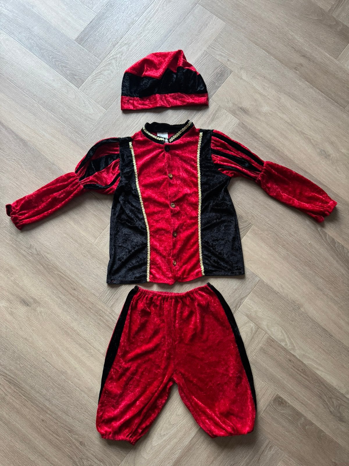 Pietenpak rood/zwart maat 140, Diversen, Sinterklaas, Ophalen of Verzenden, Zo goed als nieuw