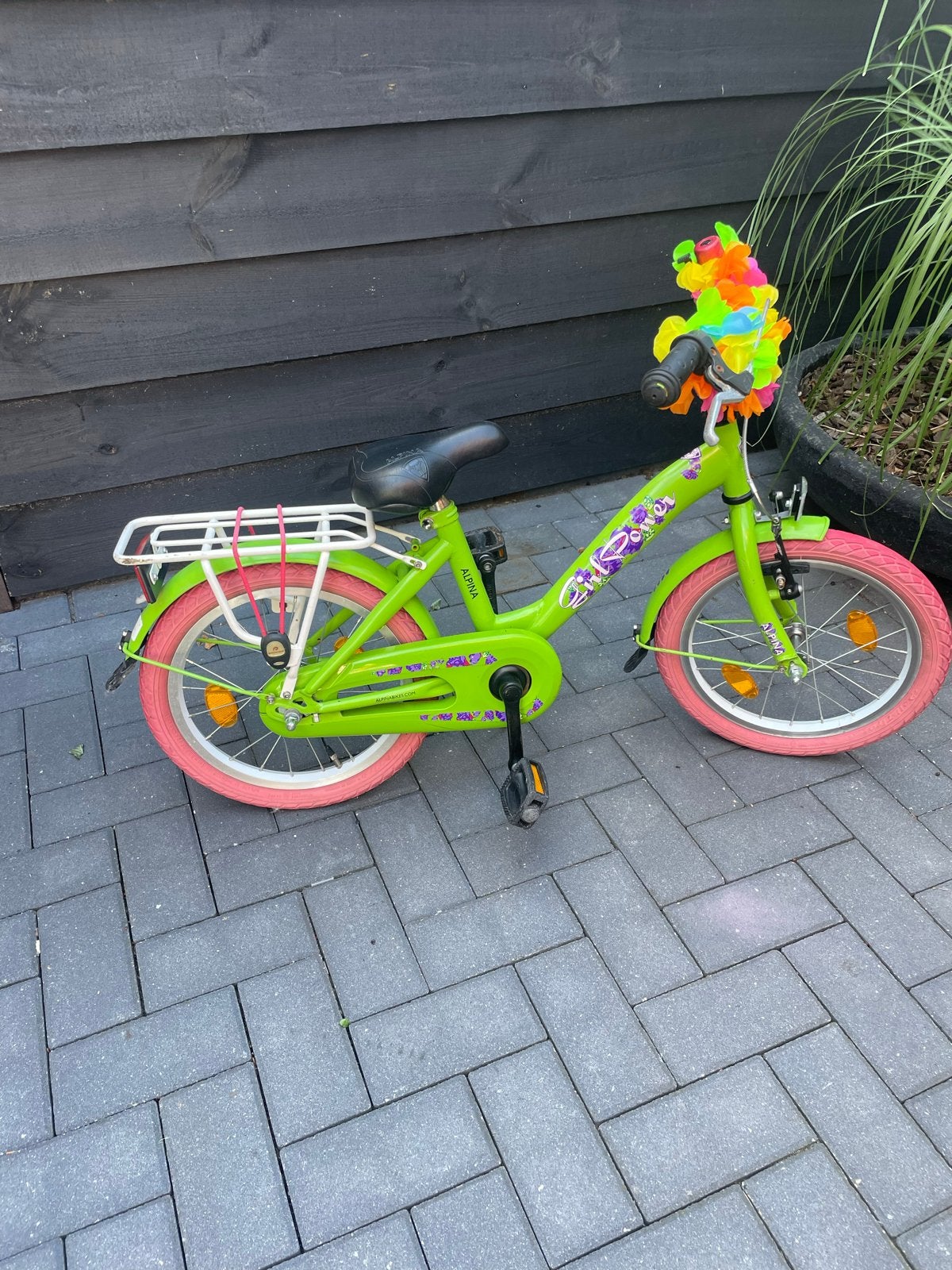 Alpina kinderfiets 16 inch - Groen met roze accenten, Fietsen en Brommers, Fietsen | Kinderfietsjes, Ophalen, Gebruikt, Velgrem