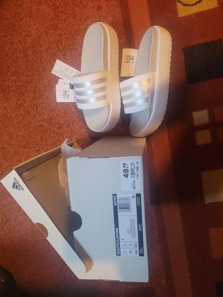 Adidas adilette slippers, Slippers, Adidas, Nieuw, Ophalen of Verzenden