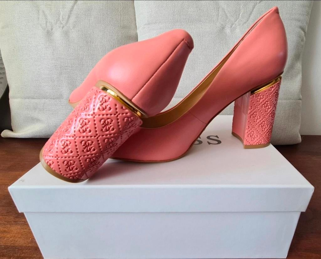 Guess koral leather Maat 41, Pumps, Nieuw, Ophalen of Verzenden, Overige kleuren
