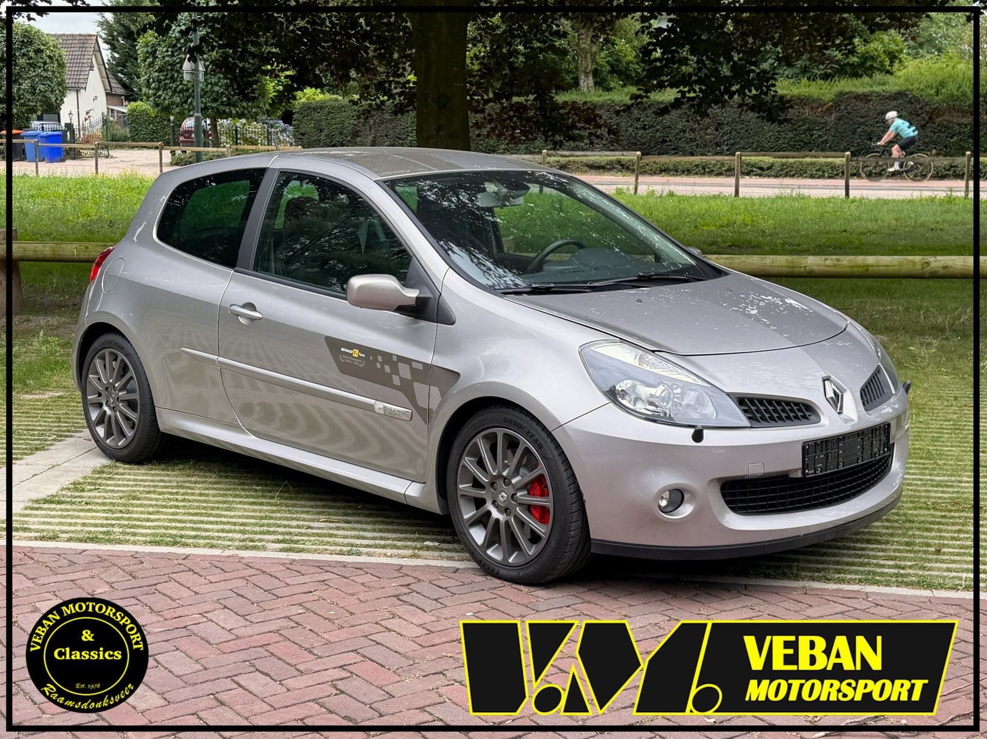 Renault Clio 2.0-16V RS F1Team R27 Gris Makaha, Voorwielaandrijving, 1998 cc, Gebruikt, 4 cilinders