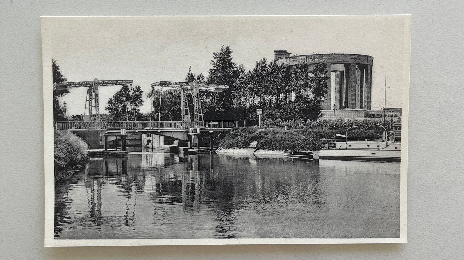 Postkaart Nieuwpoort – IJzergedenkteken & Sluizen, Ophalen of Verzenden