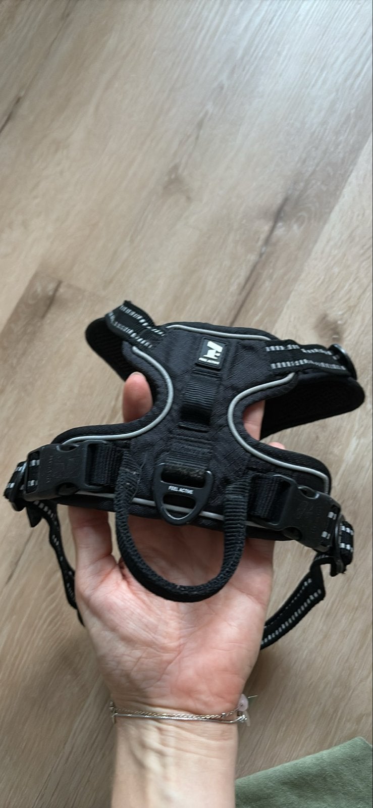 Dog harness, Ophalen