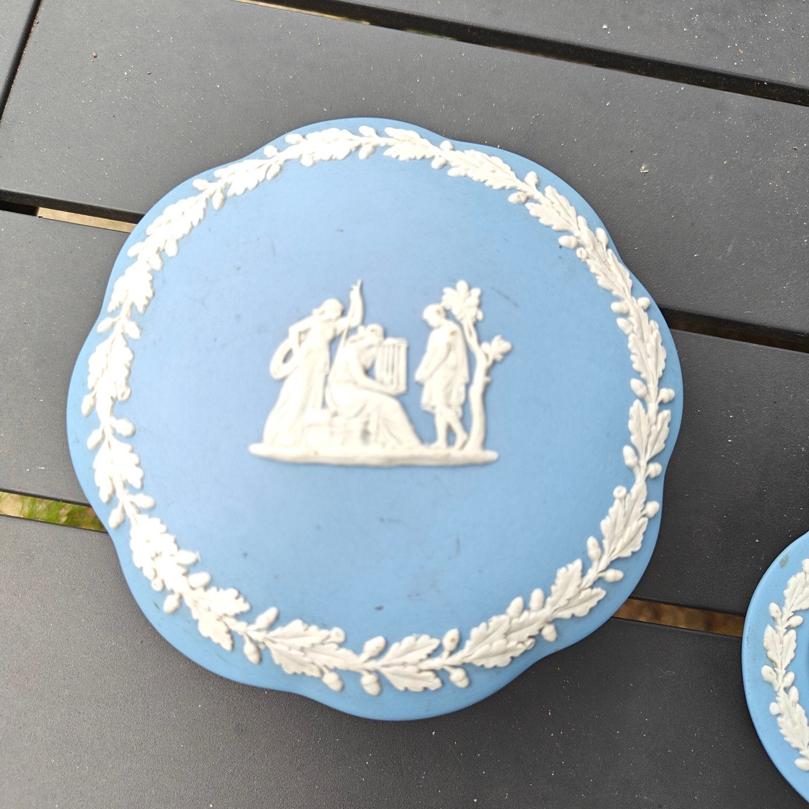 Vintage Wedgwood Jasperware Blauwe Doosje met Reliëf, Antiek en Kunst, Antiek | Keramiek en Aardewerk, Ophalen of Verzenden