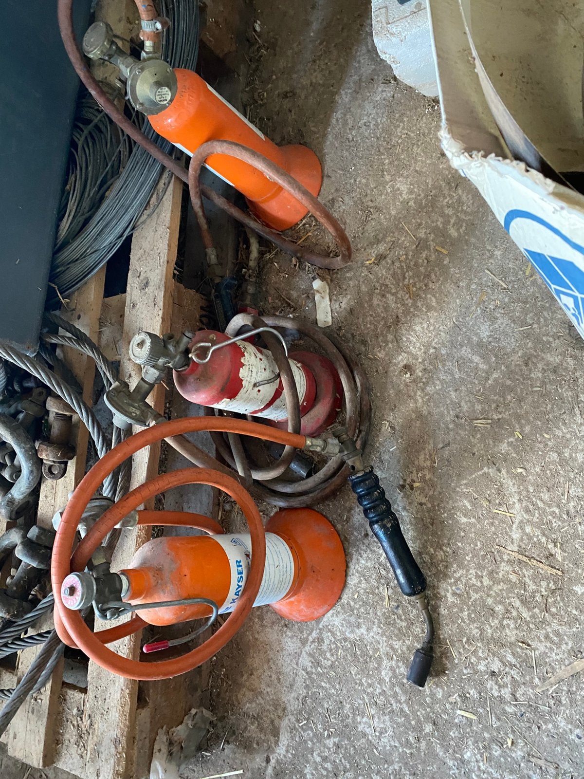 Drie soldeer gasflesjes met brander ., Ophalen of Verzenden