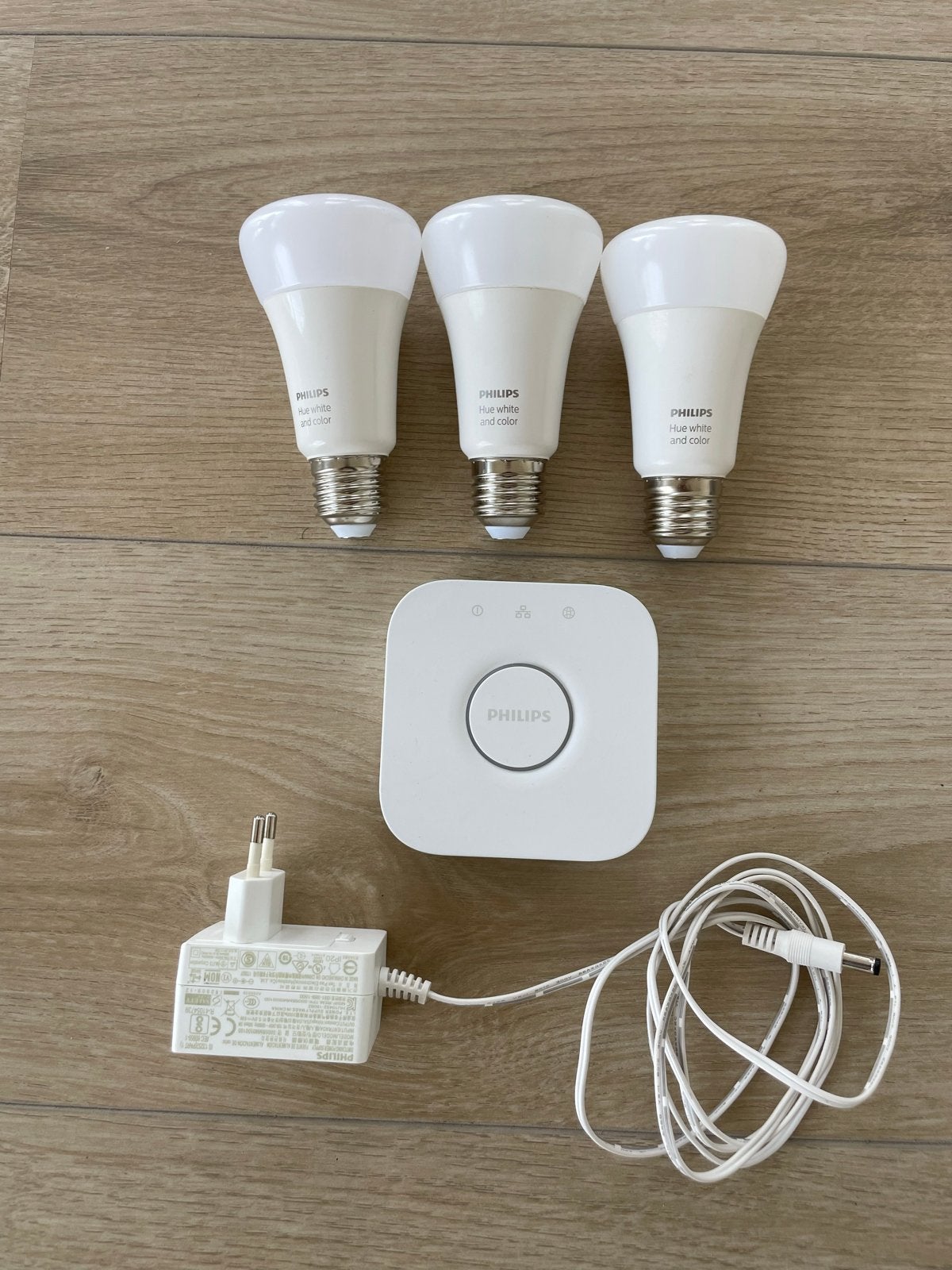Philips Hue set 3x E27 White and Color lampen + Bridge, Huis en Inrichting, Philips, Led-lamp, Meerkleurig, Bedienbaar via app