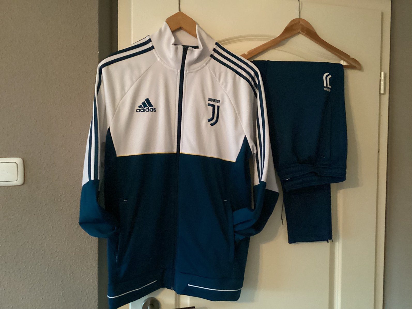 Prachtig trainingspak Adidas maat M te koop., Ophalen of Verzenden, Zo goed als nieuw, Blauw, Algemeen