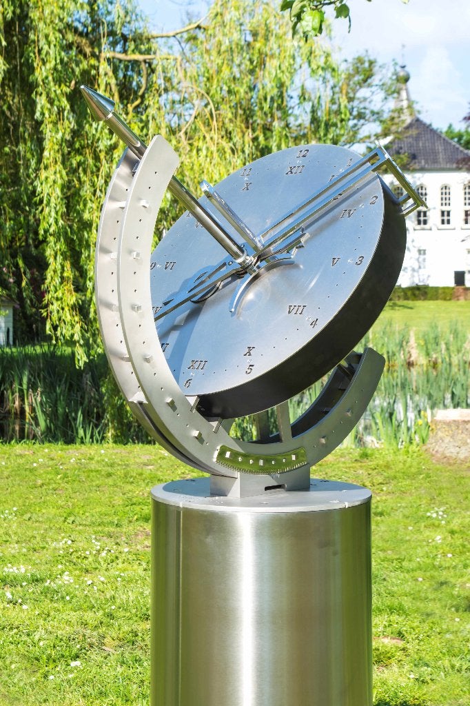 Unieke rvs zonnewijzer met sokkel, Ophalen, Gebruikt