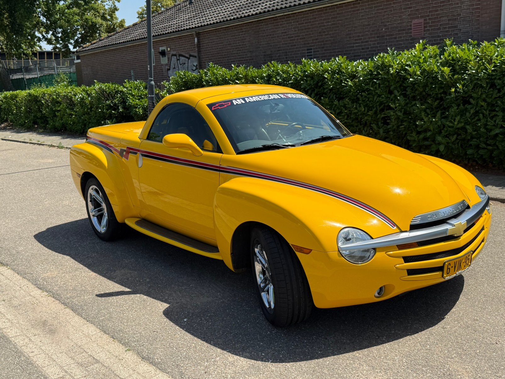 Chevrolet ssr 2005 slingshot yellow 6.0 LS 2 390 pk