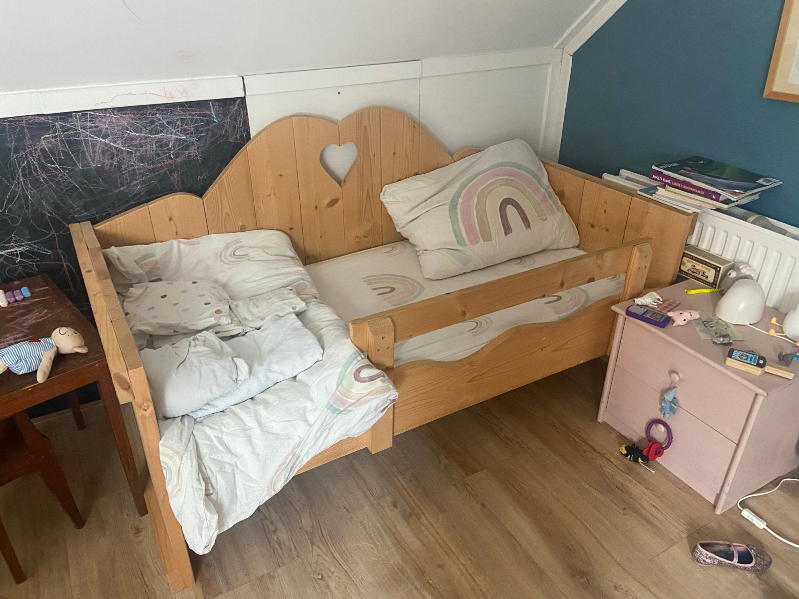 Houten kinderbed met matras - Zo goed als nieuw, Zo goed als nieuw, Hout, Overige kleuren, Eenpersoons