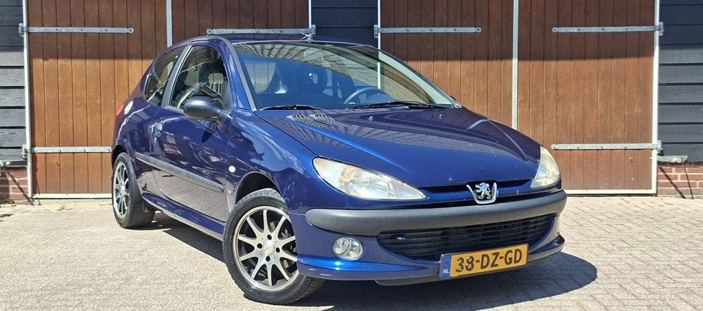 Peugeot 206 1.4 XR | Trekhaak | Lederen bekleding | APK tot, Auto's, Elektrische ramen, 15 km/l, 1360 cc, Blauw