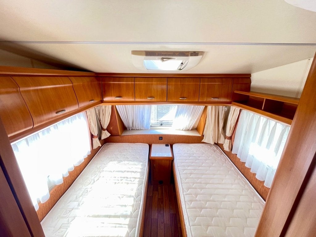 Nette HOBBY EXCELLENT 495 –BJ 2007. met 2. Enkele BEDDEN!, Caravans en Kamperen, Rondzit, Hobby, Particulier, 2 aparte bedden