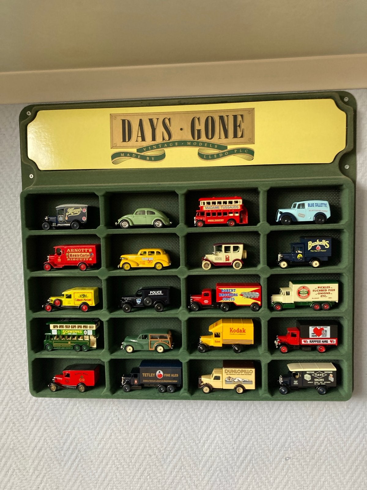 20 Days Gone Vintage Modelauto's in wandhouder, Hobby en Vrije tijd, Ophalen of Verzenden, Gebruikt, Auto, Overige merken