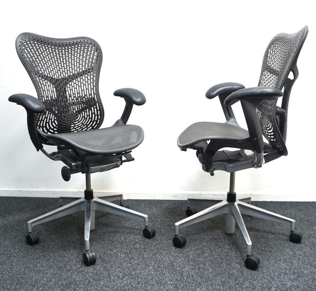 Herman Miller Mirra 2 Bureaustoelen | Antraciet / Chroom