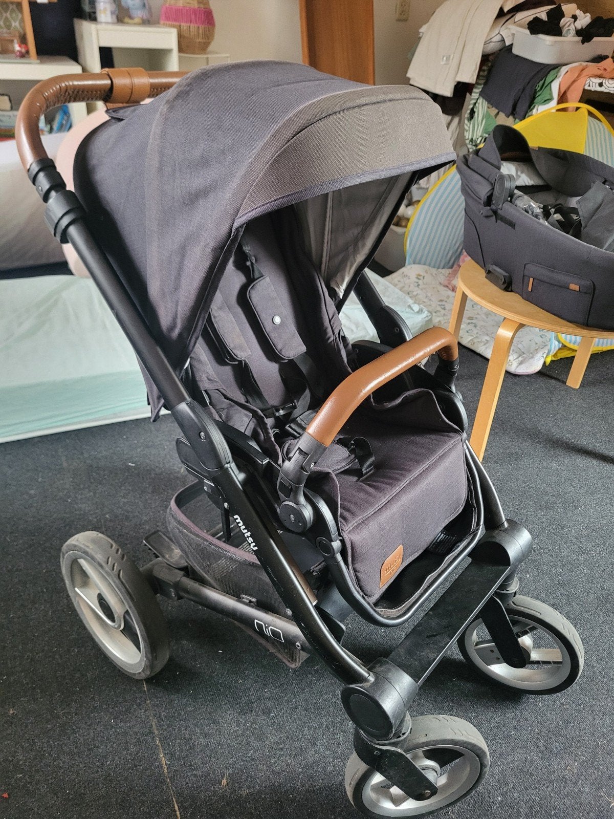 Mutsy Nio kinderwagen met reiswieg en regenhoes, Kinderen en Baby's, Kinderwagens en Combinaties, Ophalen, Gebruikt, Combiwagen