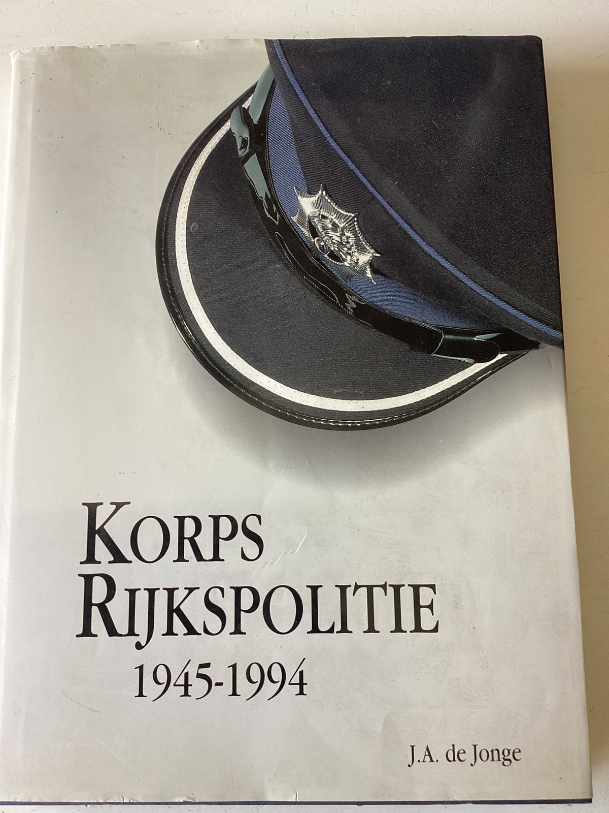 Korps Rijkspolitie 1945-1994 - J.A. de Jonge, Verzenden, Zo goed als nieuw, Nederland, Overige onderwerpen