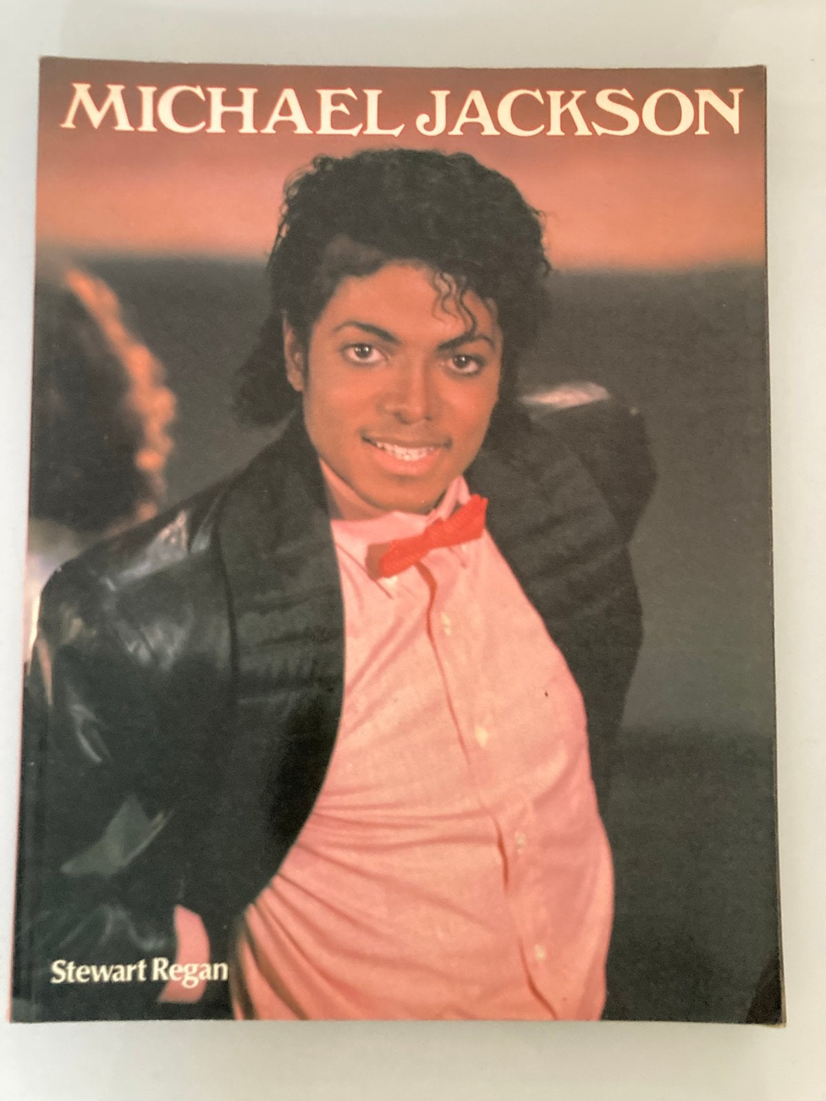 Michael Jackson Boek - Stewart Regan (1984), Ophalen of Verzenden, Zo goed als nieuw, Artiest